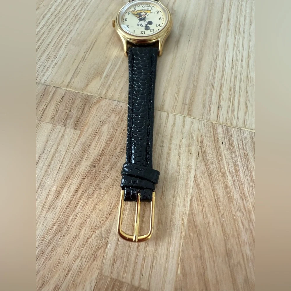 Vintage Lorus Disney Mickey Mouse moving arms watch NEW BATTERY